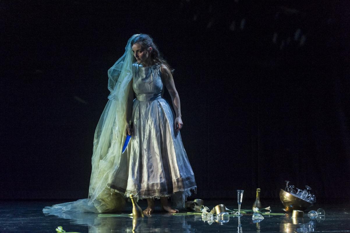 Recensie Hamlet: Britse wraaktragedie wordt Frans spektakelstuk