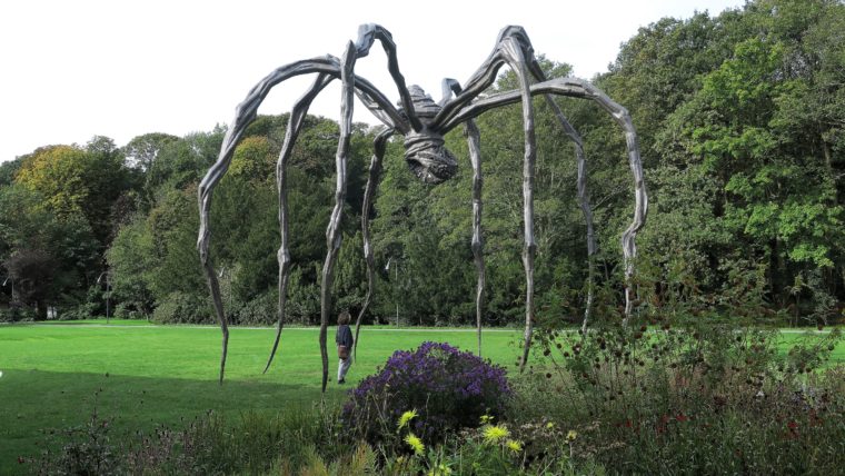 Reuzenspinnen in Voorlinden kunstenares Louise Bourgeois