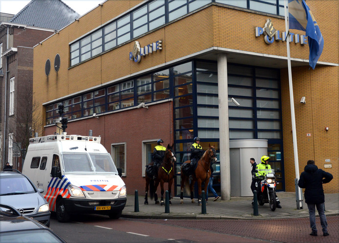 Maatregelen tegen agenten, maar kritiek op politie houdt aan