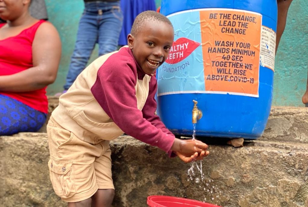 Haagse zorgt in Nairobi voor tientallen handenwasstations