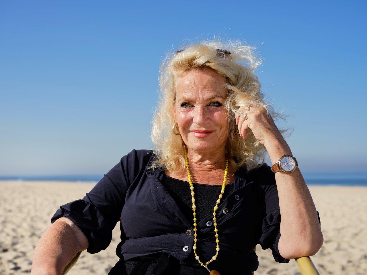 Haagse Marly van Otterloo schrijft ‘pageturner’: ‘Ik houd van smeuïg’