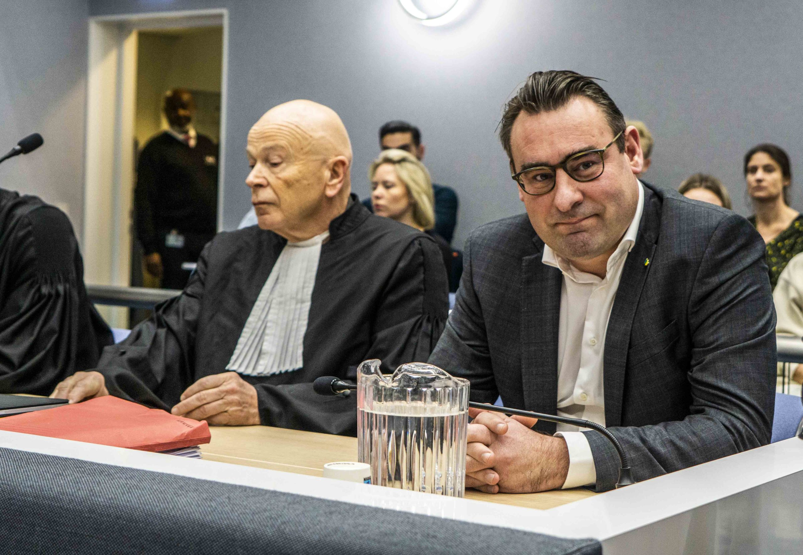 Strafzaak tegen De Mos, dag één: ‘Ik heb er nooit iets voor teruggevraagd’