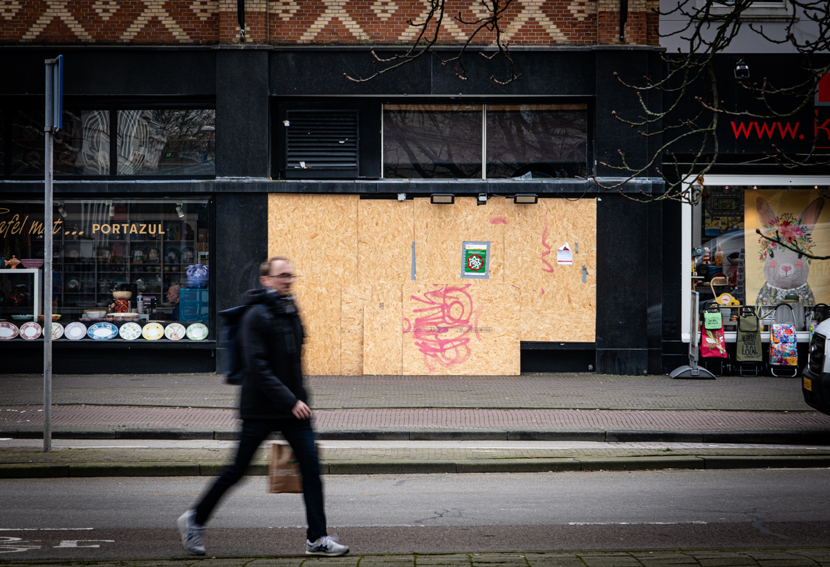 De ene na de andere vuurwerkbom doet de stad schudden
