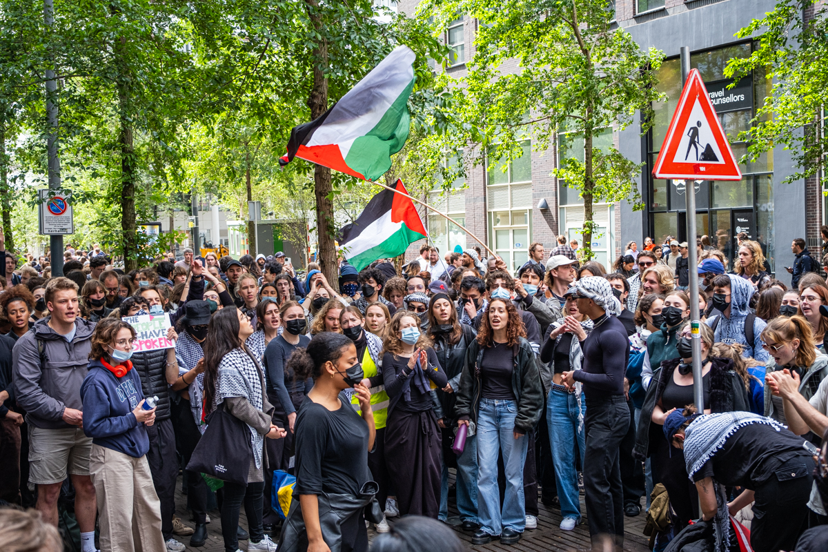 Studenten bezetten Haagse campus Universiteit Leiden, sfeer gespannen
