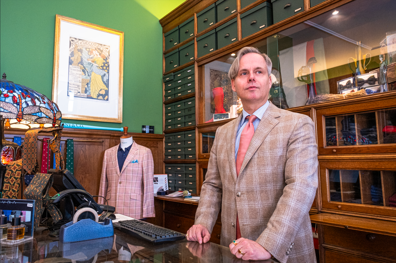 Trouwe klanten helpen nieuwe eigenaar van F.G. van den Heuvel