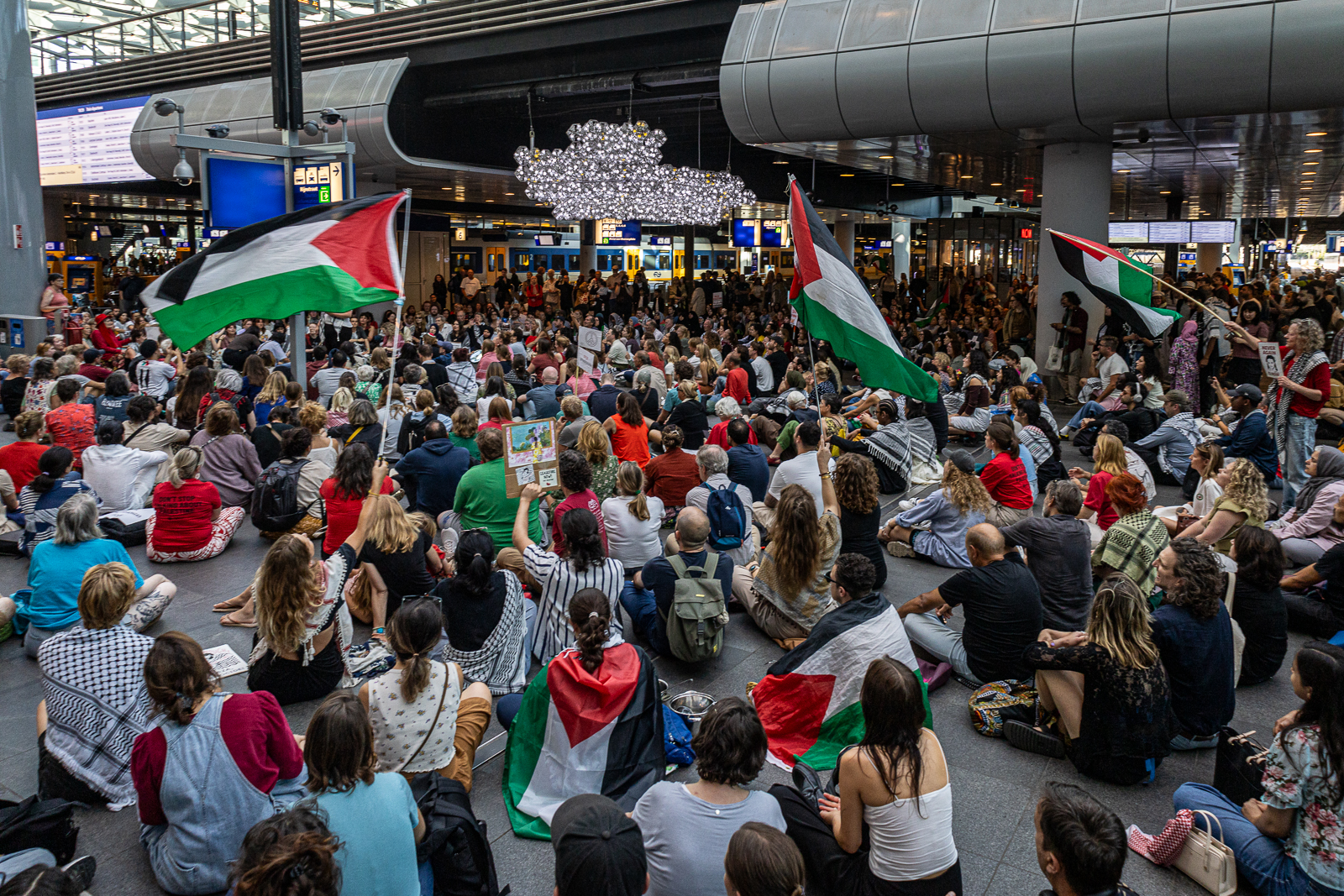 Lawaaiprotest op Centraal Station tegen uithongering in Gaza