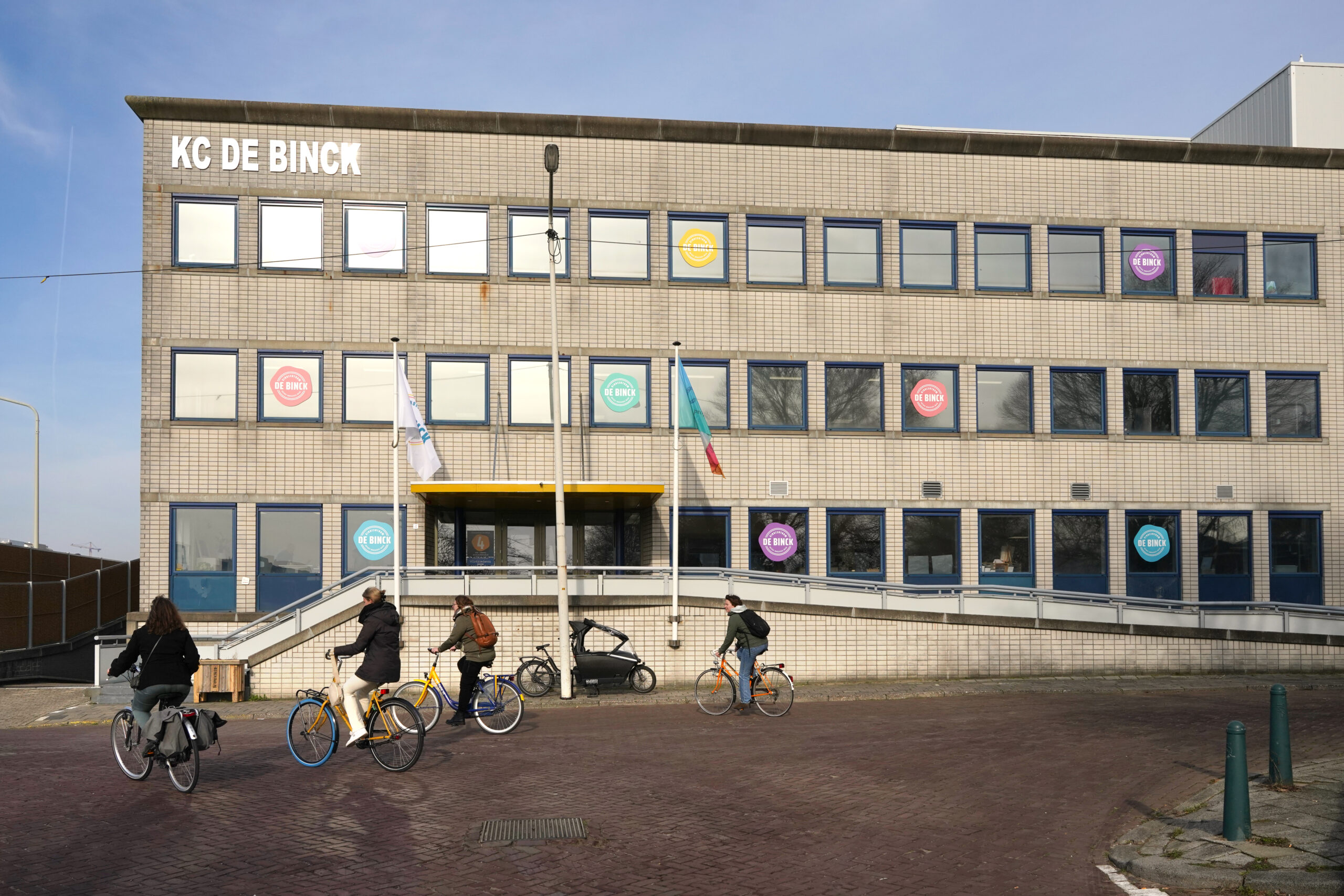 Enige basisschool Binckhorst verdwijnt: kinderen, ouders en leraren in tranen