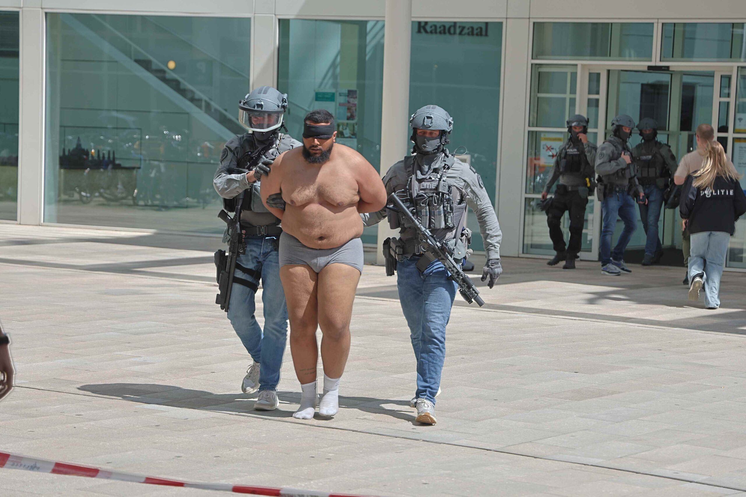 Stadhuis ontruimd na bommelding door verwarde man