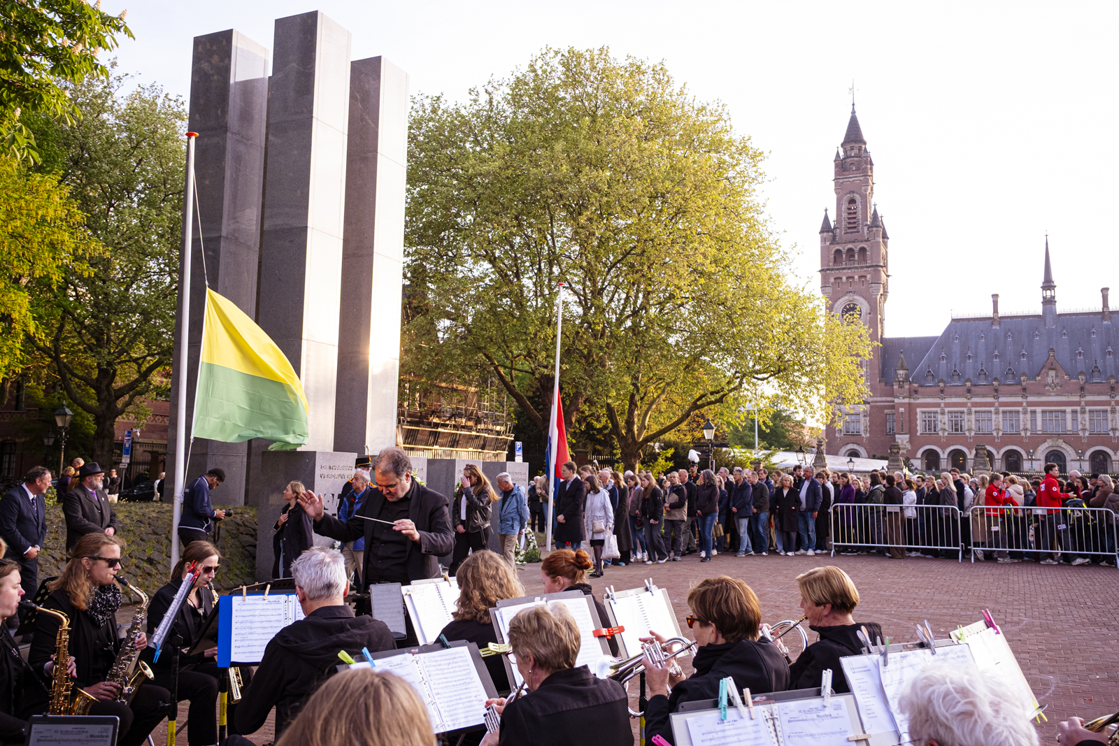 Den Haag herdenkt doden van toen en van nu