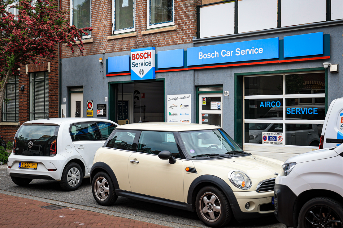 Onvrede over strengere eisen parkeervergunning: ‘Dit leidt tot groen eruit, tegels erin’