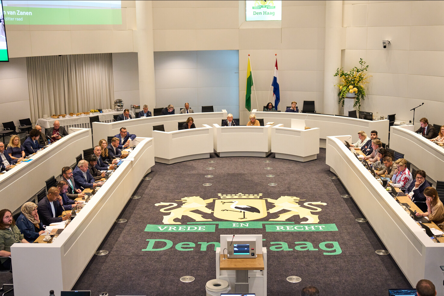 Raad ruziet over formatie en de rol van het asielbeleid daarin