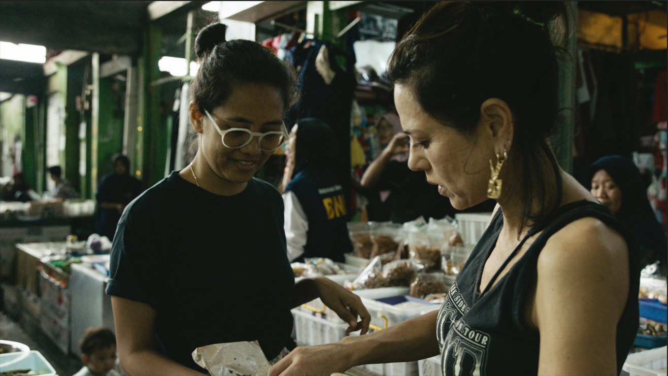 Documentaire ‘Batik, Beats & Bumbu’: derde generatie op zoek naar Indonesische roots