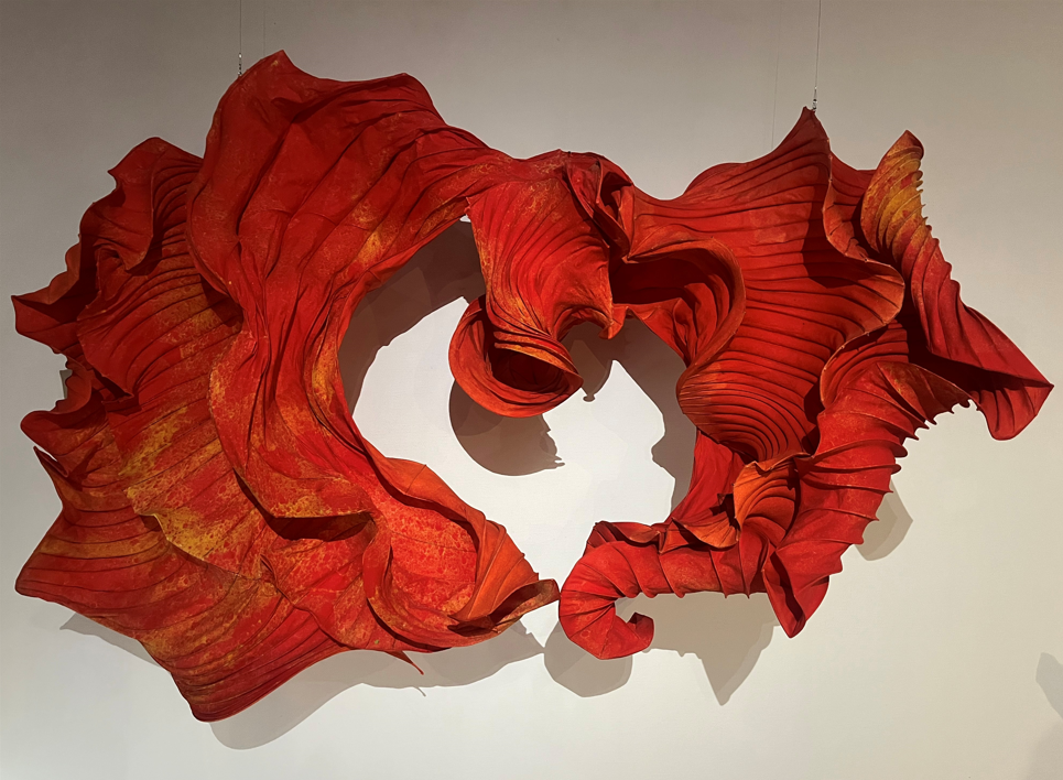 Kunstenaarskoppel toont kleurige papierkunst in Museum Rijswijk