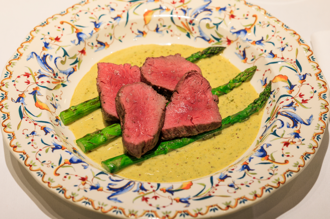 Over de extravagante stijl kun je twisten, zeker is dat bij Le Petite Encore vaklui in de keuken staan (8-)