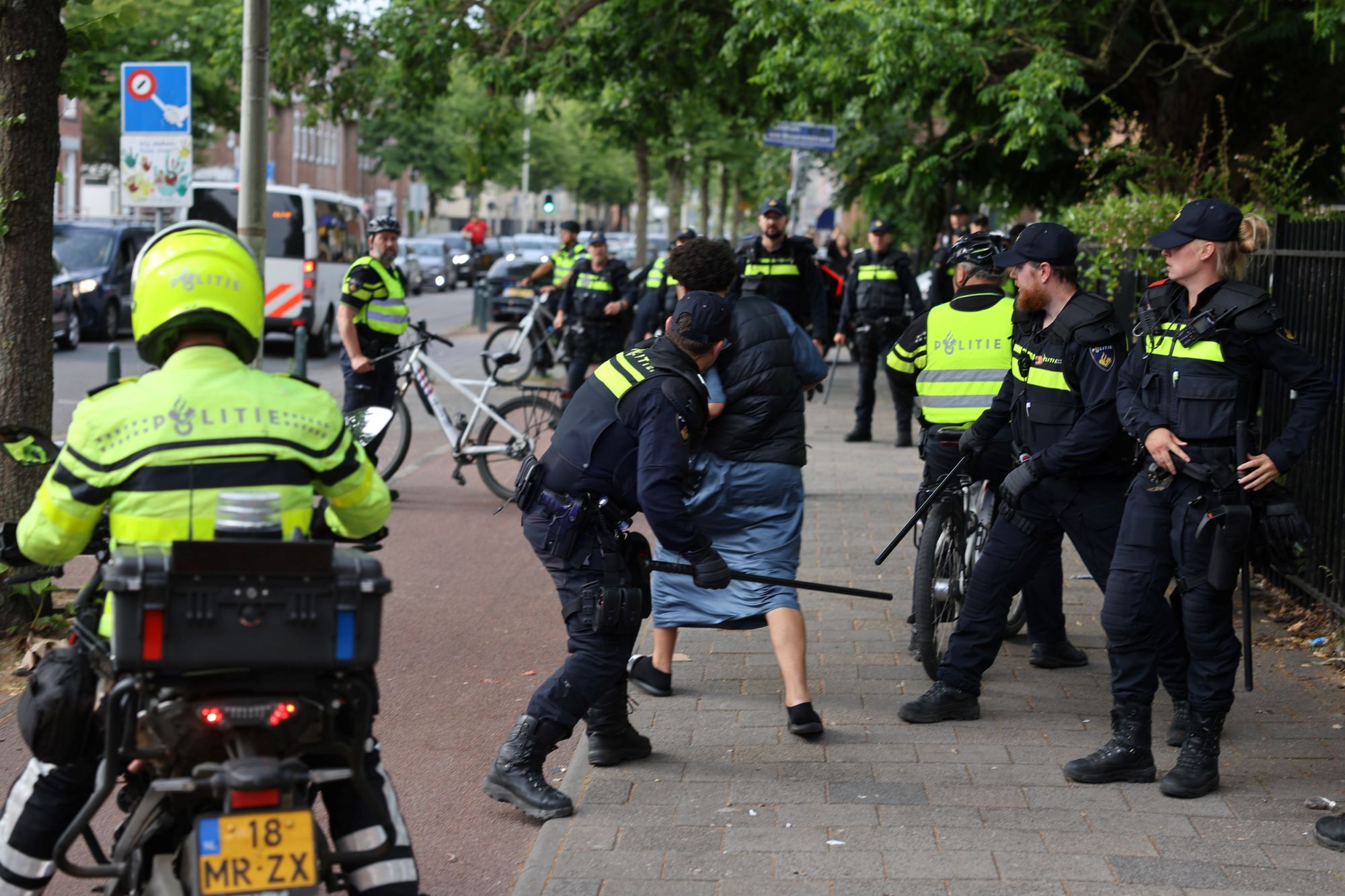 Burgemeester laat politieoptreden Schilderswijk evalueren: ‘Het ging er hard aan toe’
