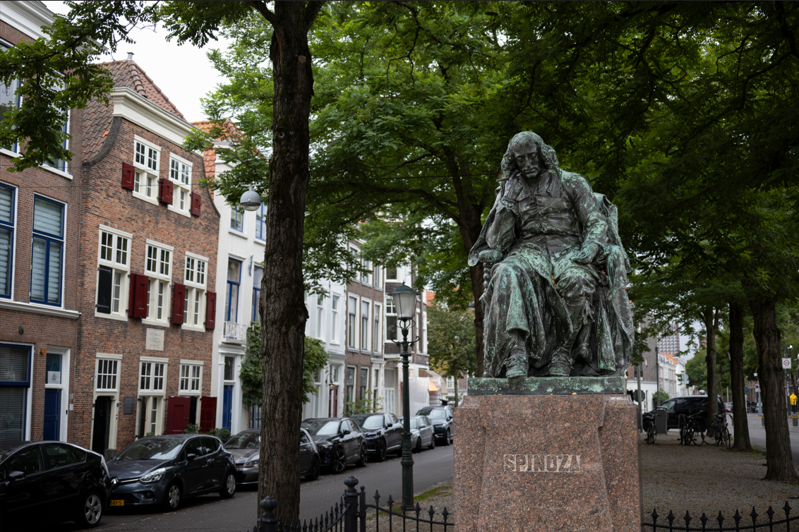 Spinoza wordt kinderheld in Madurodam en boekje